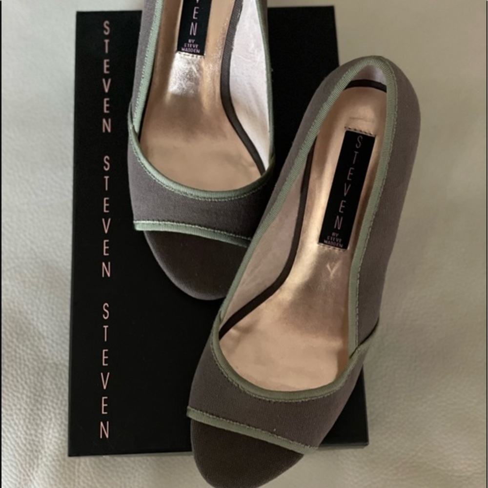 Steven Open Toe Wedge Olive Size 7.5 New With Box